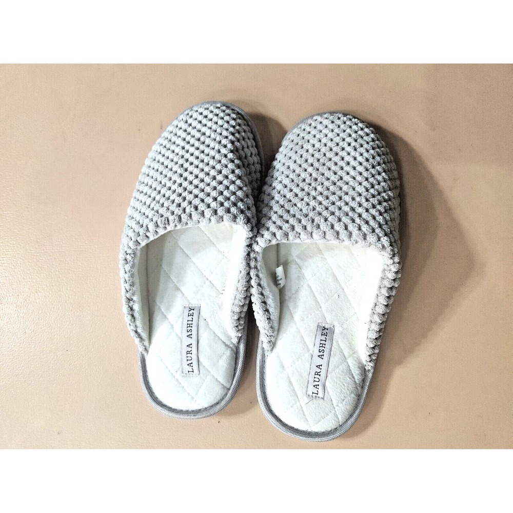 LAURA ASHLEY Women's Slippers Size‎ L 8-9 Light Gray Slip On Cushion
